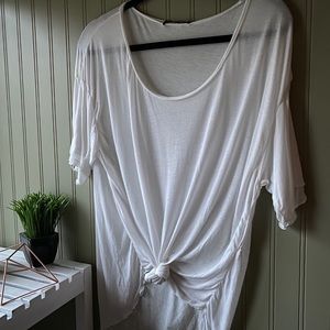 3/$18 sale! Brandy Melville white Tshirt